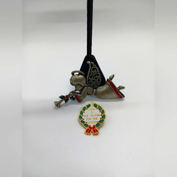 Christmas Angel Holly Wreath Jewelry Lot,  Marked JJ Designs - Picture 2 of 10